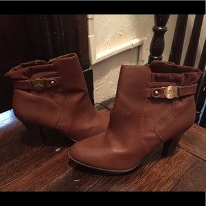 Ann Klein chestnut brown heeled booties